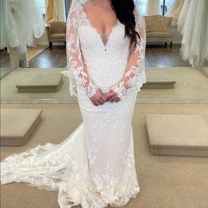 Wedding Dress- Hardly Worn (didn’t wear to the wedding)